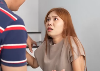 รับชมวิดีโอฉบับเต็มได้ที่นี่:: หน้าไหว้หลังหลอก